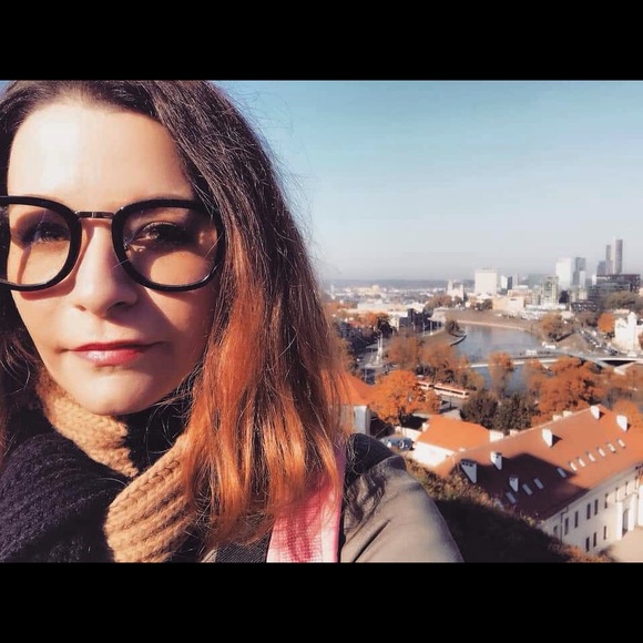 Meet your Posher, Tara - Picture 3 of 4